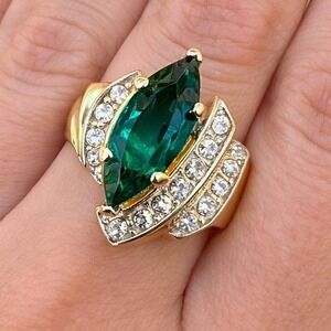 Cocktail Ring Vintage Green Marquise Gold Tone Rhinestone Statement Size 7